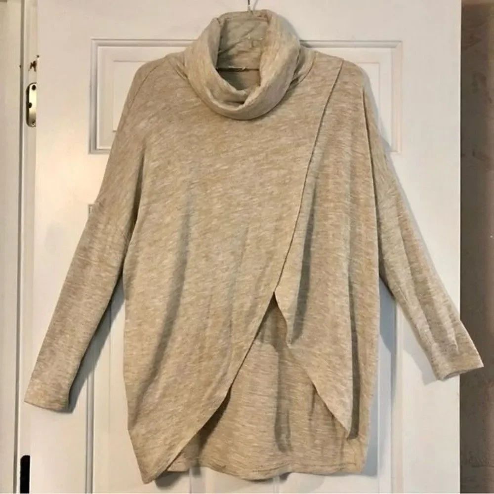 Wonderland by Orange Wrap Crowl Neck Sweater Size Small